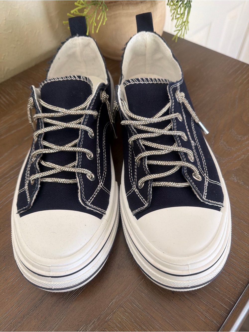 Women’s  Casual Canvas Sneakers - Navy / White